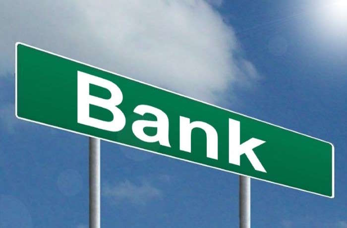 Skilt med Bank på