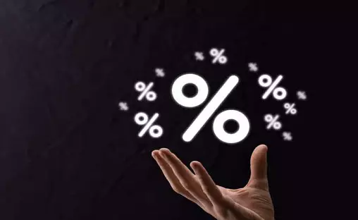 Prosenttegn svevende over hånd