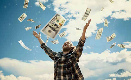 Sedler daleer ned fra himmelen